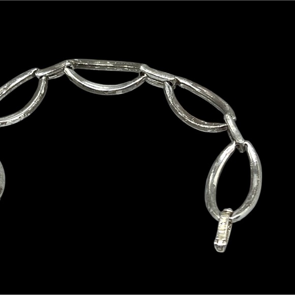 Vintage MONET Silver Tone Pave Rhinestone Crystal Oval Link Bracelet - Picture 2 of 6